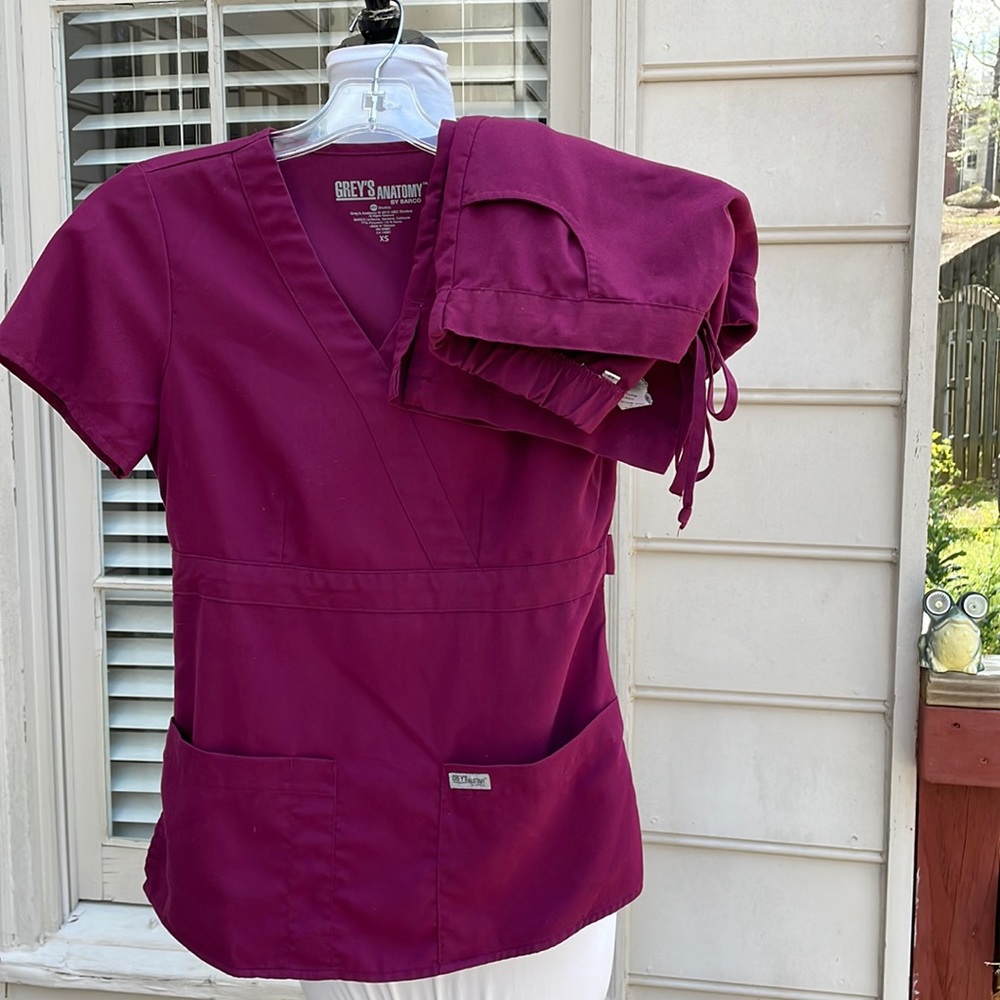 Grey's Anatomy by Barco Burgundy Scrub Set (Top & Bottom) Size XS